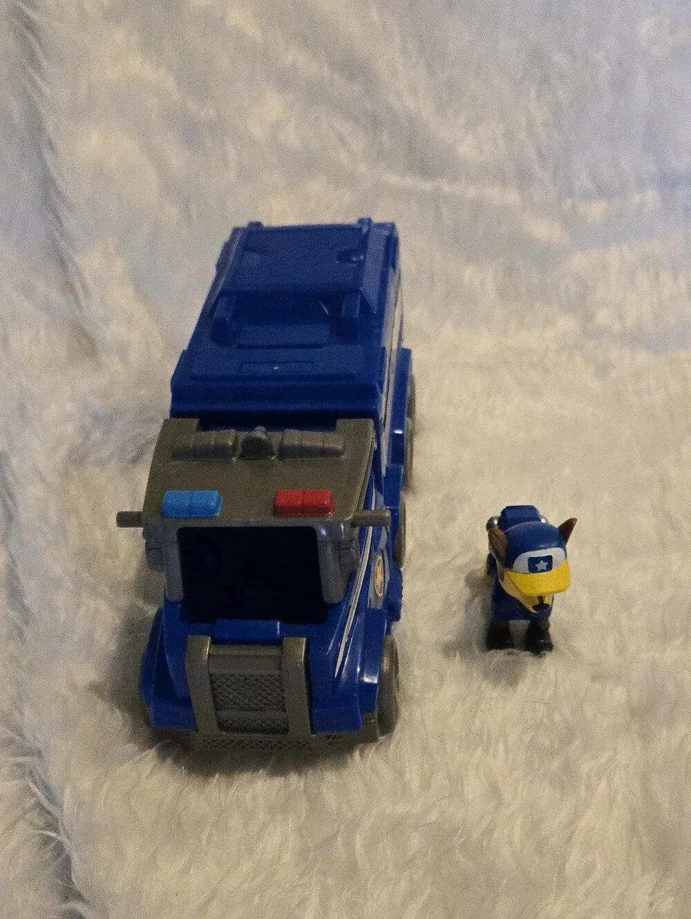 PAW Patrol Big Truck Pups Chase Rescue Truck and Figure set by Spin Master